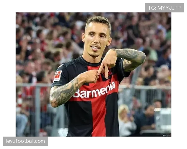 半场战报：勒沃库森暂2-0领先，格里马尔多与弗林蓬分获进球